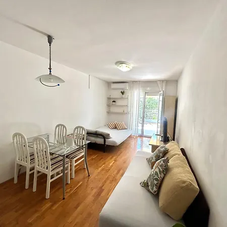 Summertime Apartment Split
