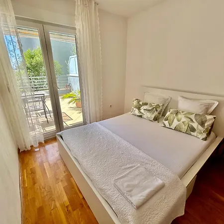 Summertime Apartment Split