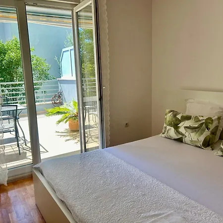 Summertime Apartment Split
